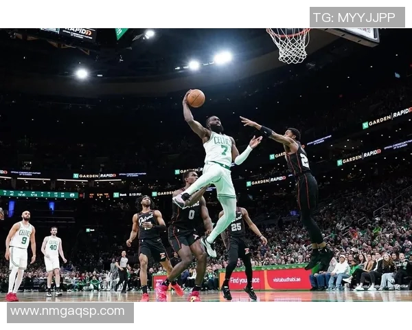 普里查德闪耀全场！29+9+5助绿军大胜